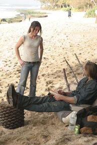 2x15Kate Sawyer gun