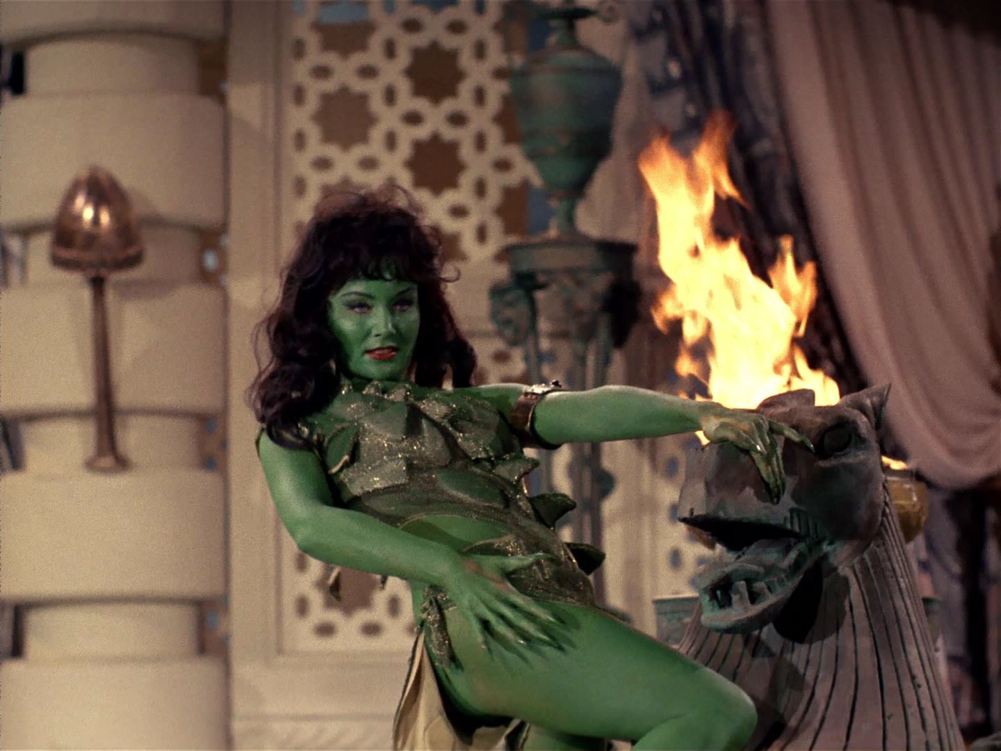 Vina_as_an_Orion_slave_girl.jpg