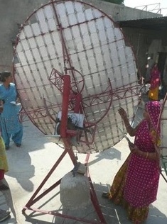 Barefoot College students assembling reflectors, 5-11