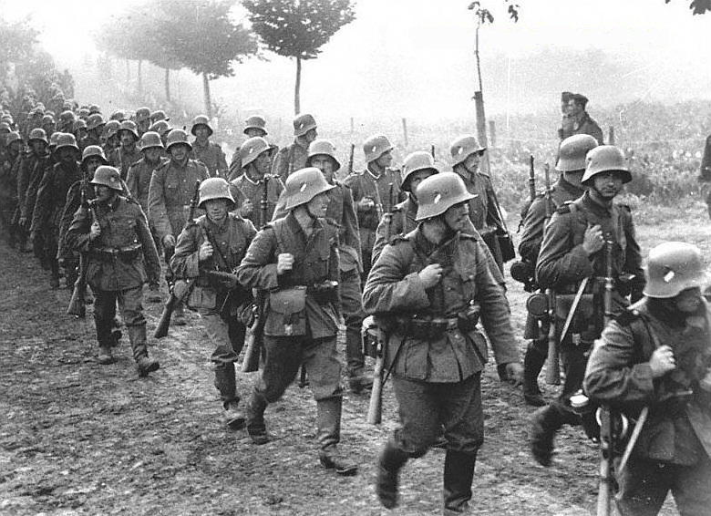 German_infantry_marches_into_Czechoslovakia_(FG).jpg