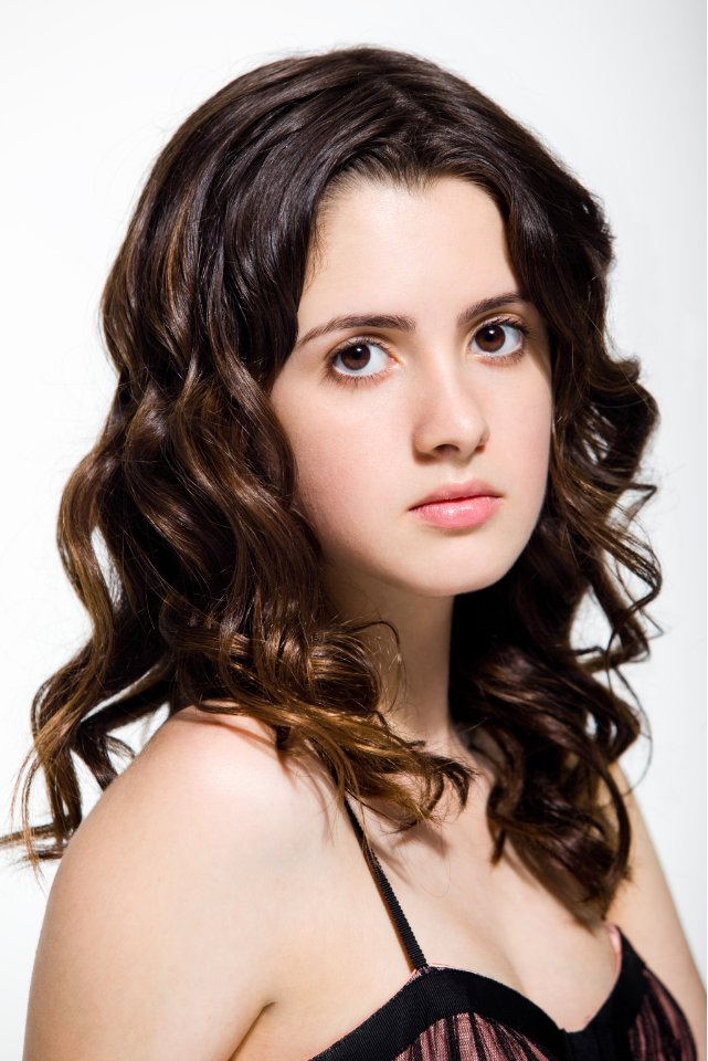 http://static4.wikia.nocookie.net/__cb20120528231115/austinally/images/8/86/Laura_Marano.png