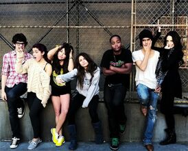 Ariana-grande-avan-jogia-liz-gillies-victoria-justice-victorious-Favim.com-428577
