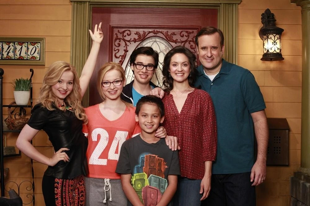 http://static4.wikia.nocookie.net/__cb20130711233551/livandmaddie/images/1/1d/Rooney_Family.jpg