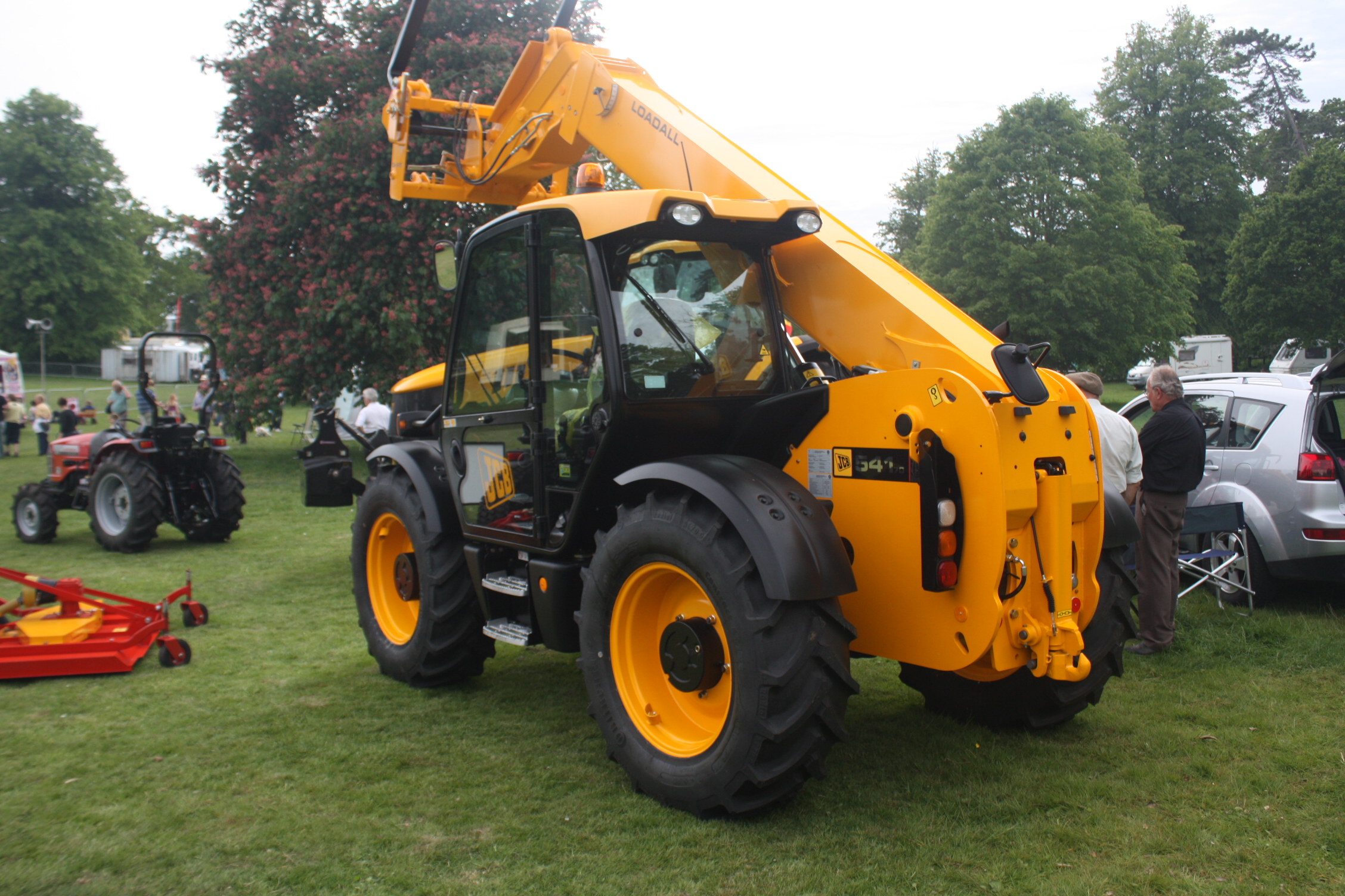 JCB Fastrac самый быстрый трактор в мире