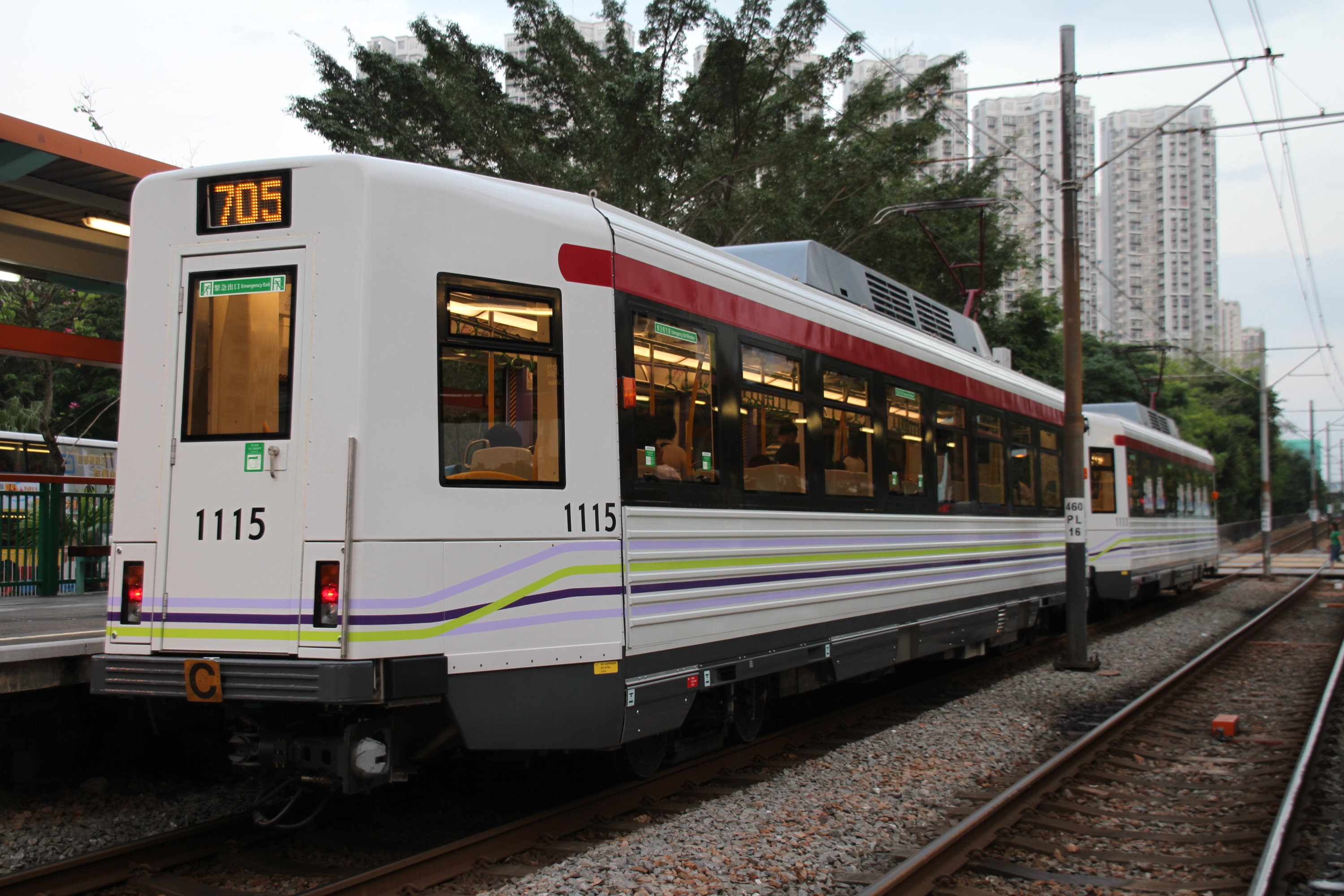 輕鐵第四期列車 - 香港鐵路大典