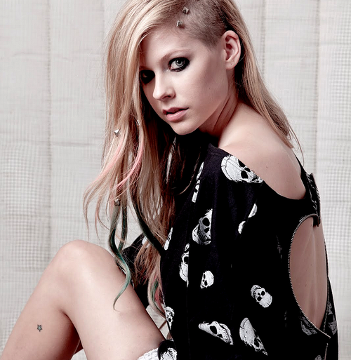 http://static4.wikia.nocookie.net/glee/images/d/da/Avril%2BLavigne%2BAbbey%2BDawn%2B2013%2BPNG.png